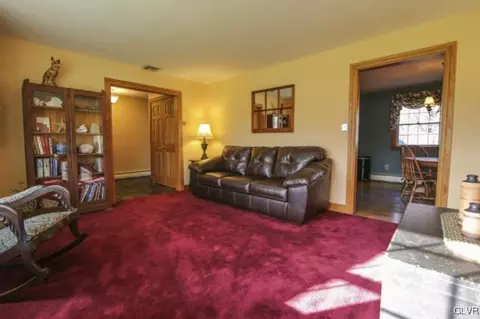 205 E Saucon St, Hellertown, PA 18055 photo 9