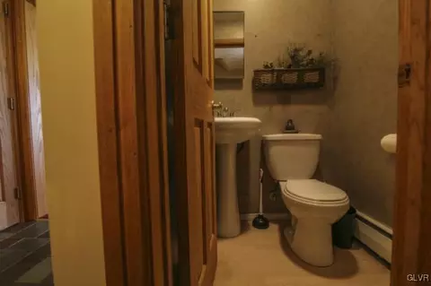 205 E Saucon St, Hellertown, PA 18055 photo 7