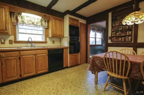 205 E Saucon St, Hellertown, PA 18055 photo 15