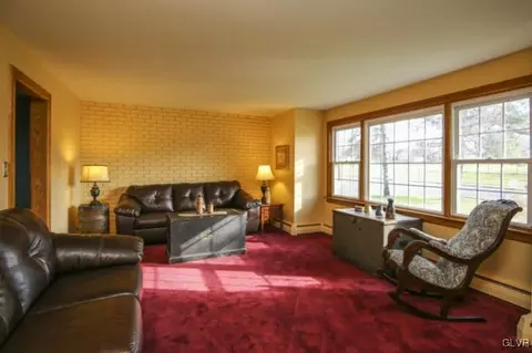 205 E Saucon St, Hellertown, PA 18055 photo 8