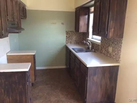 509 Old Forge Dr, Bath, PA 18014 photo 3
