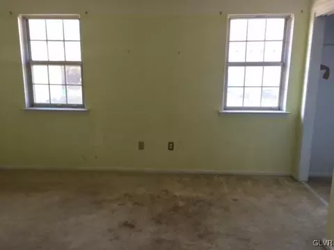 509 Old Forge Dr, Bath, PA 18014 photo 6