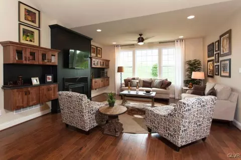 1009 Resolution Dr, Bethlehem, PA 18017 photo 3