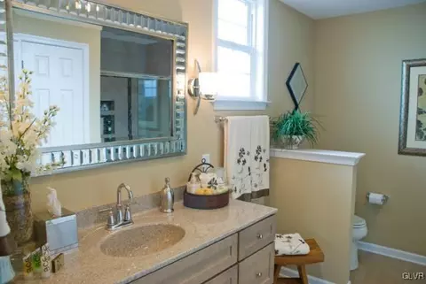 1063 Resolution Dr, Bethlehem, PA 18017 photo 5