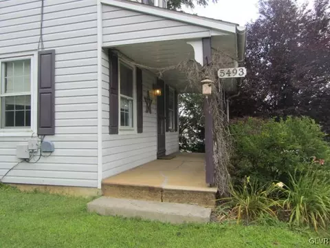 5493 Texas Rd, Macungie, PA 18062 photo 2