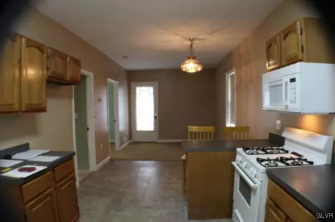 135 E Northampton St, Bath, PA 18014 photo 2