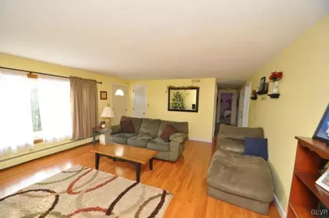 2192 W Dell Rd, Bath, PA 18014 photo 4