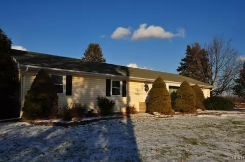 2192 W Dell Rd, Bath, PA 18014 photo 2