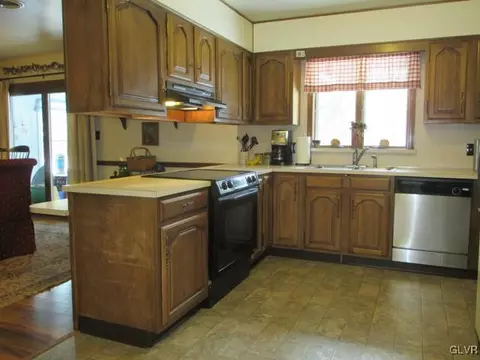 738 Alpha Rd, Wind Gap, PA 18091 photo 12