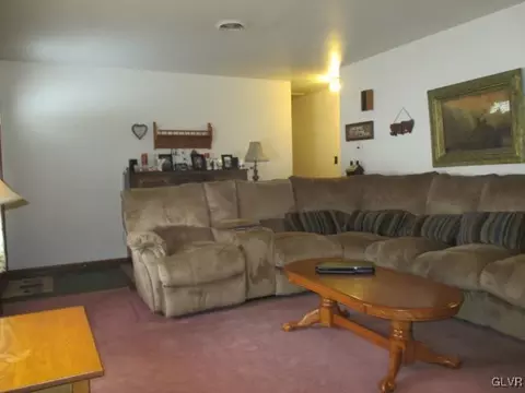 738 Alpha Rd, Wind Gap, PA 18091 photo 6