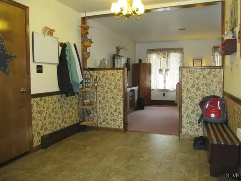 738 Alpha Rd, Wind Gap, PA 18091 photo 8