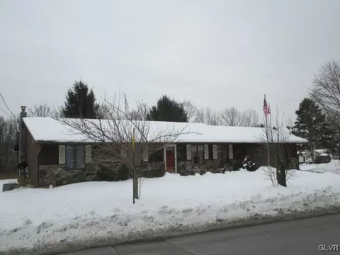 738 Alpha Rd, Wind Gap, PA 18091 photo 2
