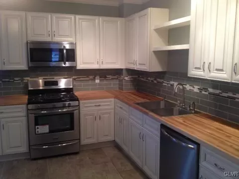 712 Maple St, Bethlehem, PA 18018 photo 4