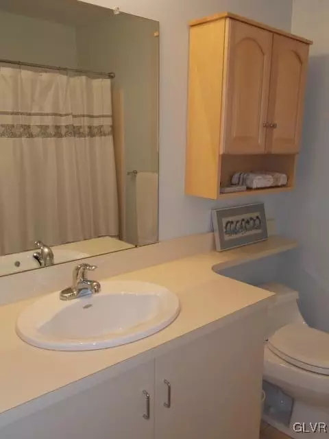 1925 Willings Ln, Hellertown, PA 18055 photo 8
