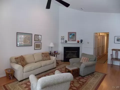 1925 Willings Ln, Hellertown, PA 18055 photo 3