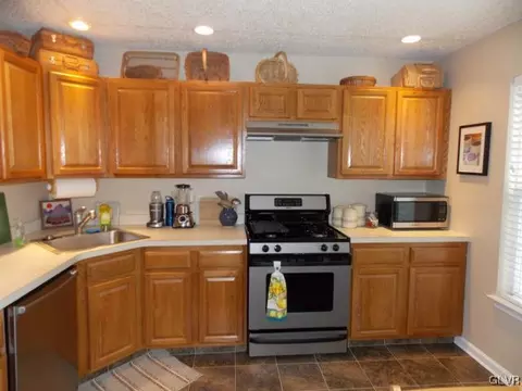 1925 Willings Ln, Hellertown, PA 18055 photo 12
