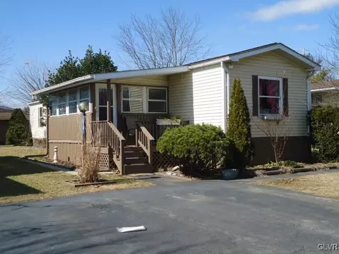 93 Juniper Ct, Bath, PA 18014 photo 3