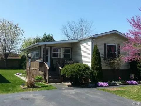 93 Juniper Ct, Bath, PA 18014 photo 1