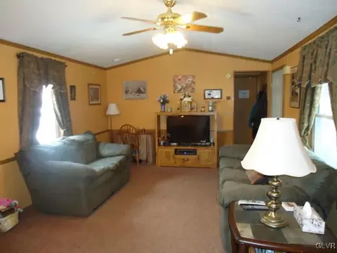 93 Juniper Ct, Bath, PA 18014 photo 9