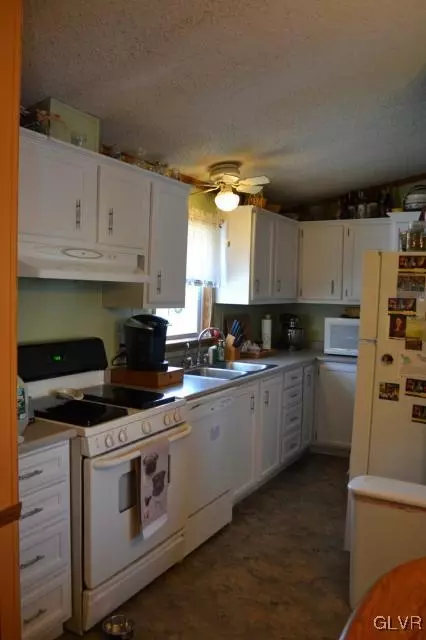 93 Juniper Ct, Bath, PA 18014 photo 5