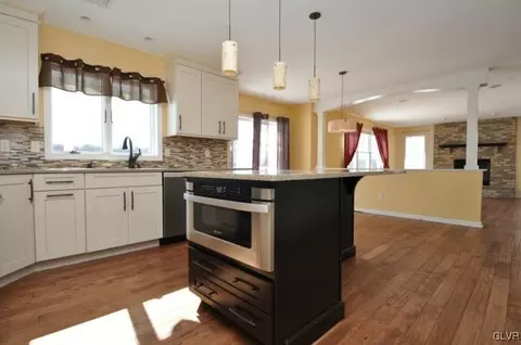 260 E Mountain Rd, Wind Gap, PA 18091 photo 9