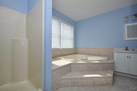 260 E Mountain Rd, Wind Gap, PA 18091 photo 24