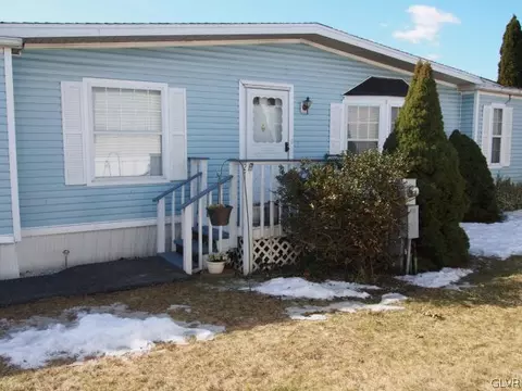 271 Pine Cone Ct, Bath, PA 18014 photo 1