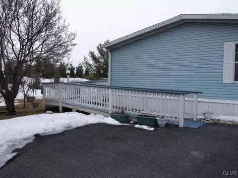 271 Pine Cone Ct, Bath, PA 18014 photo 3