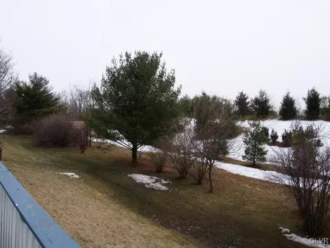 271 Pine Cone Ct, Bath, PA 18014 photo 4