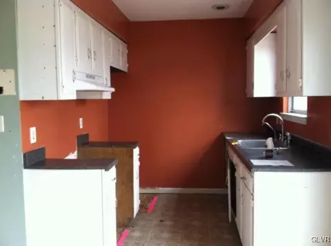 417 Old Forge Dr, Bath, PA 18014 photo 5