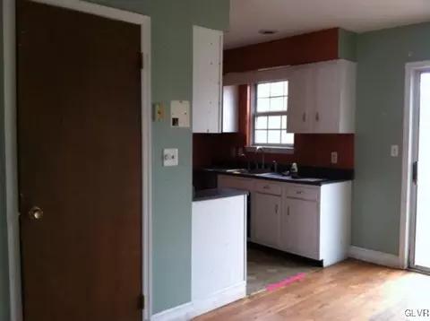 417 Old Forge Dr, Bath, PA 18014 photo 4