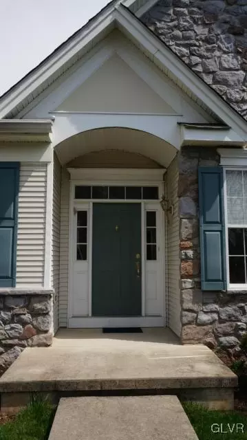 1872 Caryn Dr, Hellertown, PA 18055 photo 4