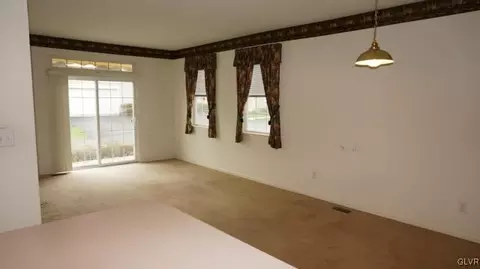 1872 Caryn Dr, Hellertown, PA 18055 photo 16