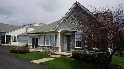 1872 Caryn Dr, Hellertown, PA 18055 photo 1