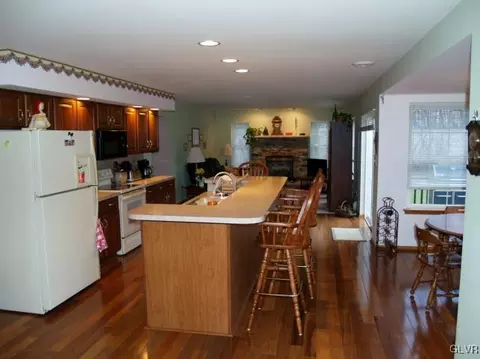 2544 Beacon Rd, Bath, PA 18014 photo 2