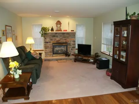 2544 Beacon Rd, Bath, PA 18014 photo 6