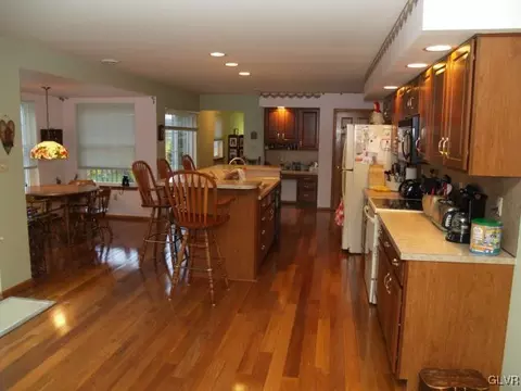 2544 Beacon Rd, Bath, PA 18014 photo 4