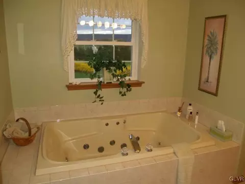 2544 Beacon Rd, Bath, PA 18014 photo 10