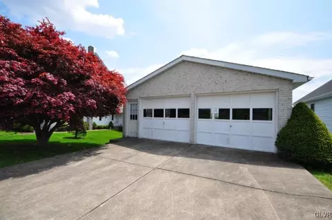 418 Penn St, Bath, PA 18014 photo 3