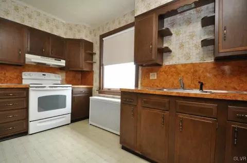 418 Penn St, Bath, PA 18014 photo 5