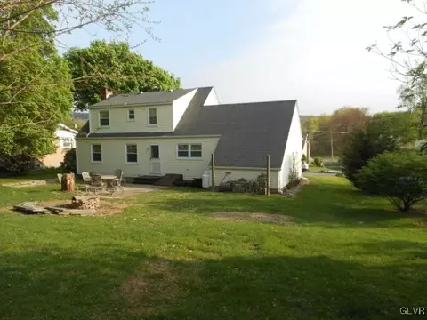 257 E 2nd St, Wind Gap, PA 18091 photo 3