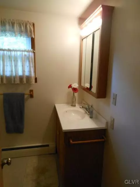 257 E 2nd St, Wind Gap, PA 18091 photo 12