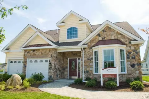 1025 Declaration Dr, Bethlehem, PA 18017 photo 1