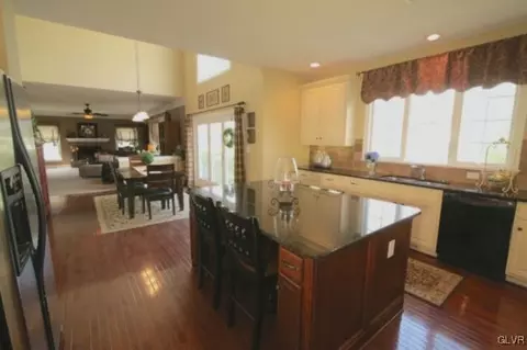 1841 Viola Ln, Hellertown, PA 18055 photo 5