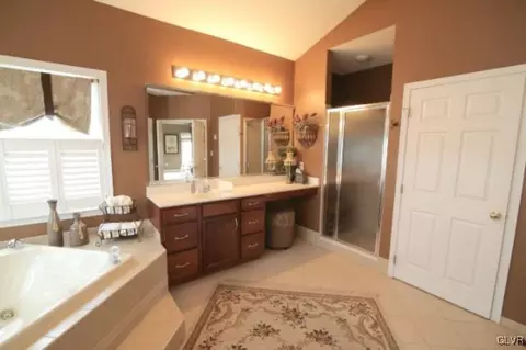 1841 Viola Ln, Hellertown, PA 18055 photo 10