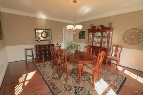 1841 Viola Ln, Hellertown, PA 18055 photo 4