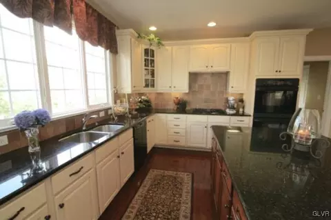 1841 Viola Ln, Hellertown, PA 18055 photo 6