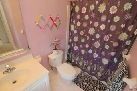 1841 Viola Ln, Hellertown, PA 18055 photo 13