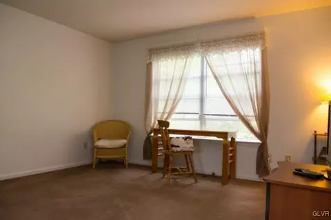 1910 Pine Ct, Hellertown, PA 18055 photo 8