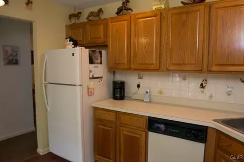 1910 Pine Ct, Hellertown, PA 18055 photo 7